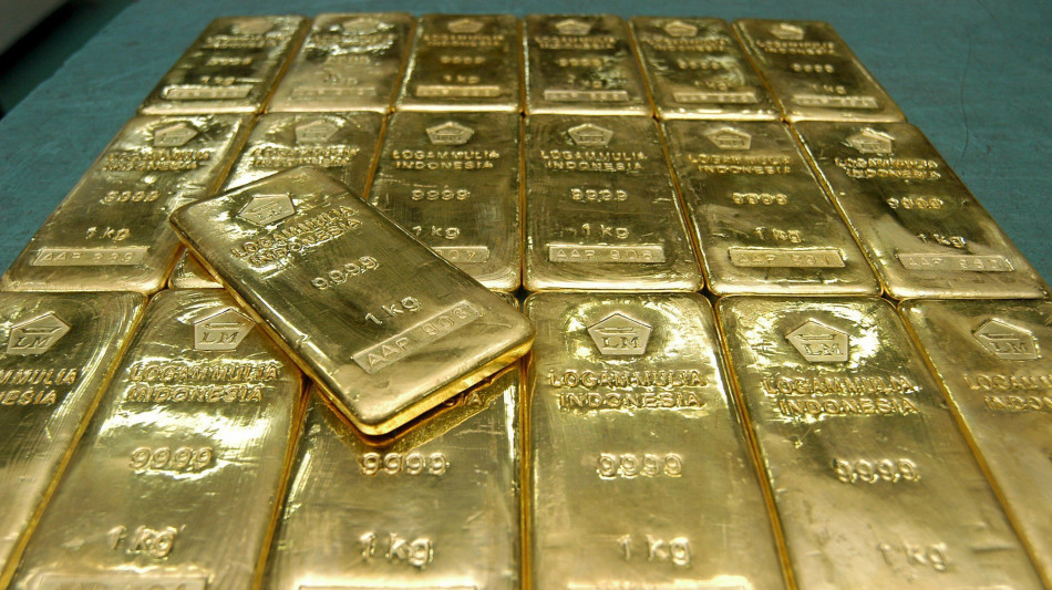 Il prezzo dell'oro resta vicino a livelli record, a 3650 dollari