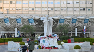 El papa Francisco pas&oacute; una noche "tranquila" y "a&uacute;n descansa"