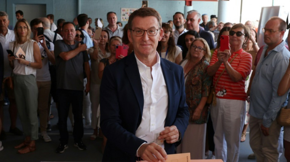 Enges Rennen bei Wahl in Spanien zwischen Sozialdemokraten und Konservativen
