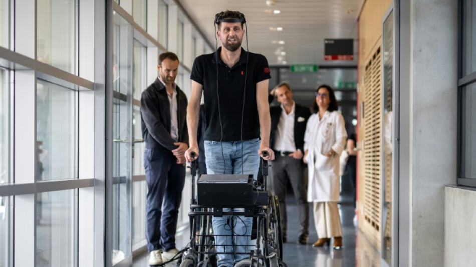 Un parapl&eacute;jico vuelve a caminar gracias a la combinaci&oacute;n de dos tecnolog&iacute;as