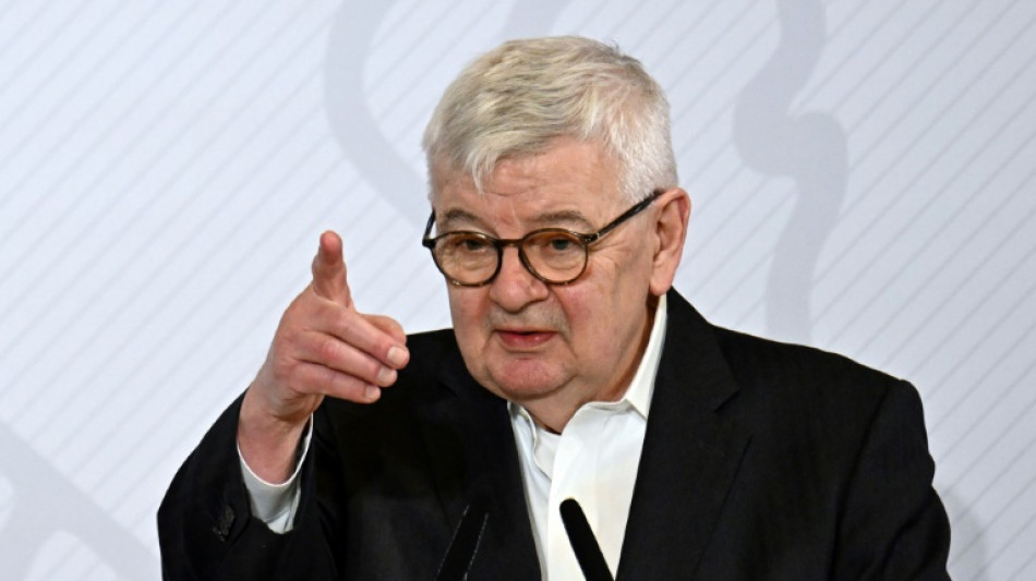 Fr&uuml;herer Vizekanzler Fischer fordert Wehrpflicht