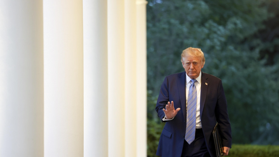 Cnn, Ms Now e Politico fanno causa a Trump per l'accesso alla Casa Bianca