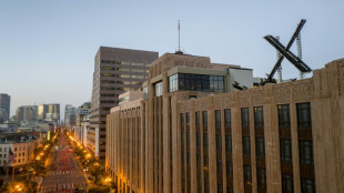 San Francisco enqu&ecirc;te sur le X &eacute;blouissant sur le toit de feu Twitter