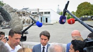 Pour son 1er d&eacute;placement, Attal se rend dans une &eacute;cole d&eacute;truite lors des &eacute;meutes