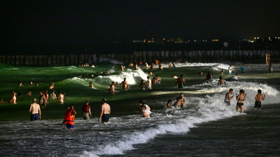 Face &agrave; l'envol&eacute;e des temp&eacute;ratures, Duba&iuml; adopte les plages de nuit 