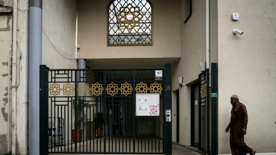 Autoridades investigam queima de exemplar do Corão em mesquita na França