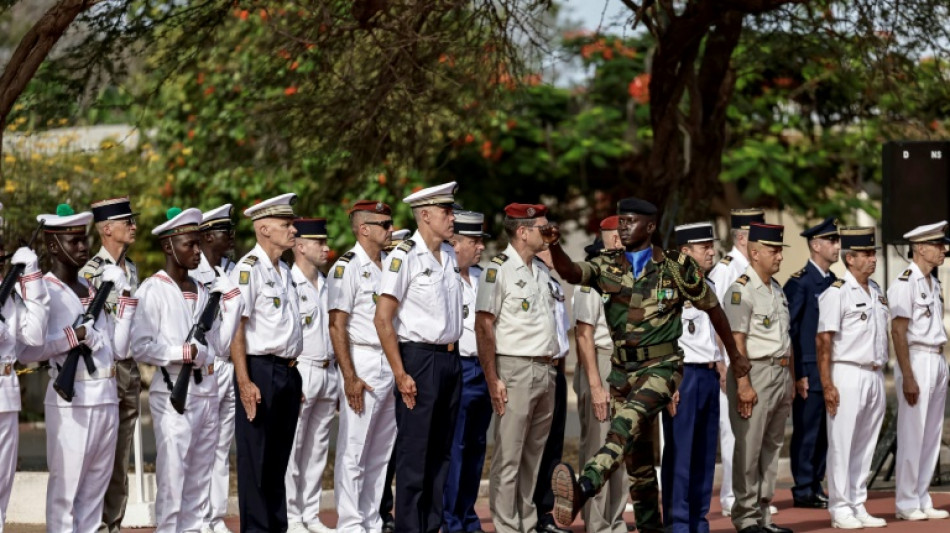 Exército francês sai de Senegal e conclui retirada da África Ocidental e Central