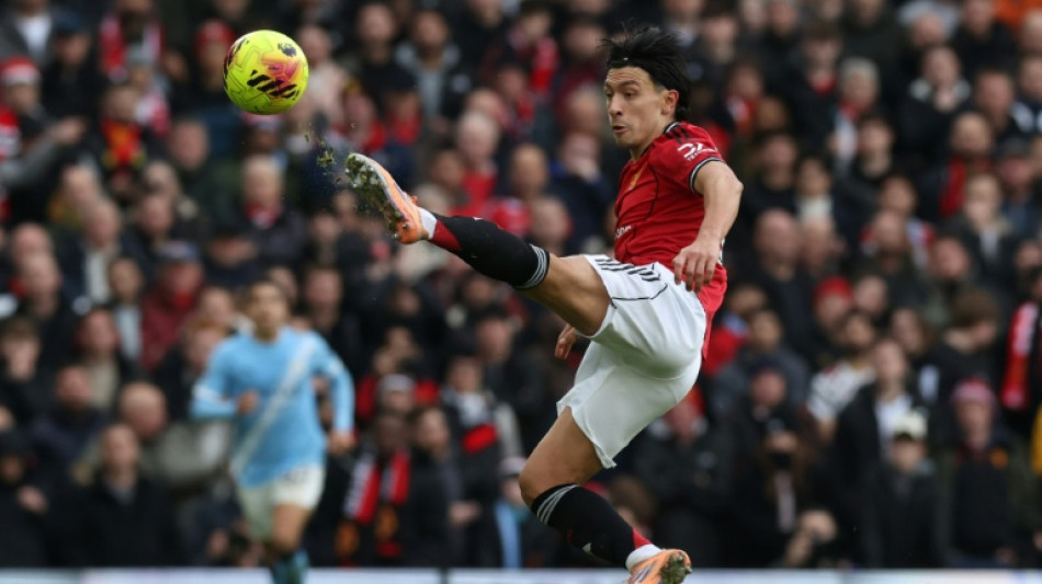 Man Utd greats tell Martinez to 'grow up' as feud rumbles on