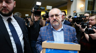 Pr&eacute;sidentielle russe: le seul opposant en lice d&eacute;pose les signatures de soutien pour sa candidature