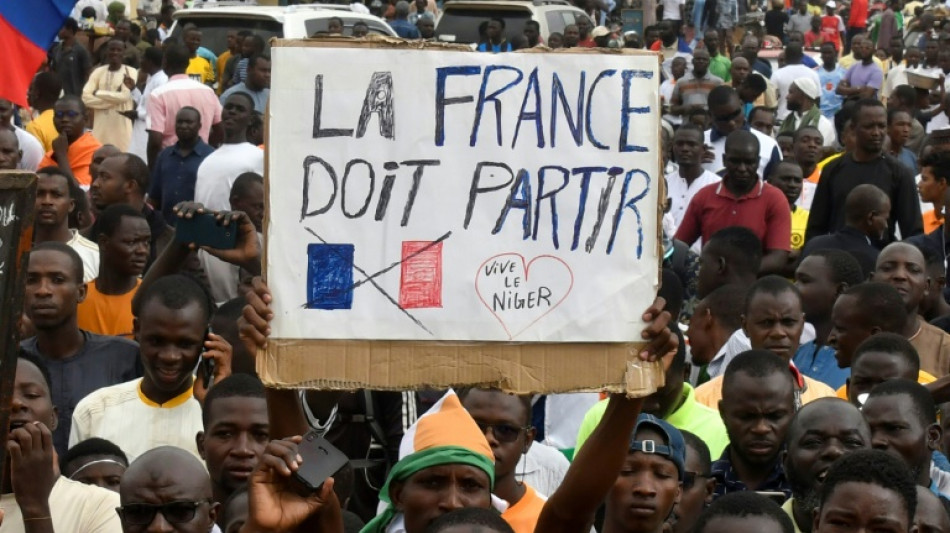 Niger: les putschistes rompent la coop&eacute;ration militaire avec Paris, quatre ambassadeurs limog&eacute;s