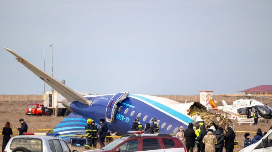 'Objetos externos' podem ter atingido avi&atilde;o da Azerbaijan Airlines antes de cair