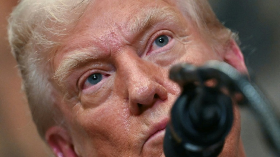 Trump assina decreto que eleva tarifas a produtos de dezenas de países