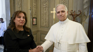 Presidente peruana convida papa Leão XIV a visitar seu país
