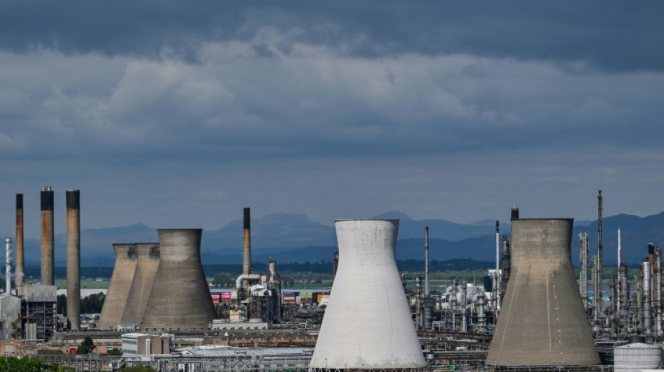 La fermeture d'une raffinerie écossaise, emblématique du défi de la transition énergétique