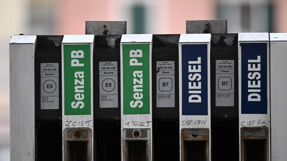Mimit, prezzi stabili per i carburanti, benzina a 1,738 euro