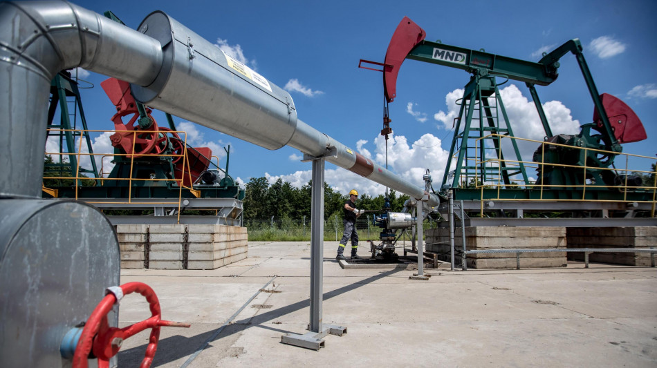 Il petrolio in rialzo a New York a 66,80 dollari