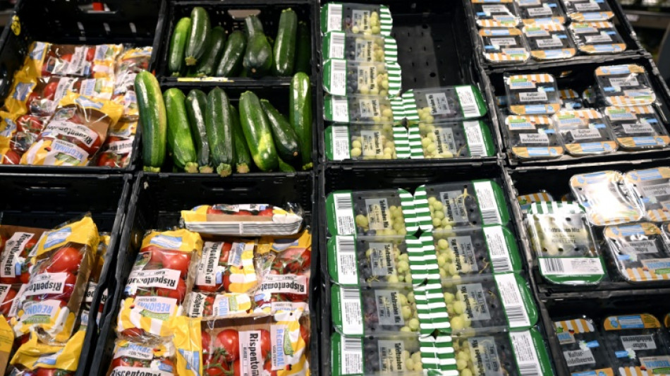 Verbraucherstimmung hellt sich auf - Unsicherheit bei Unternehmen nimmt zu