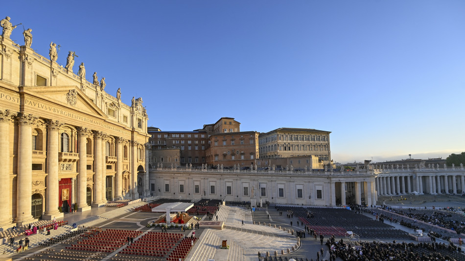 Papa: fedeli, 'addio padre, maestro, poeta'
