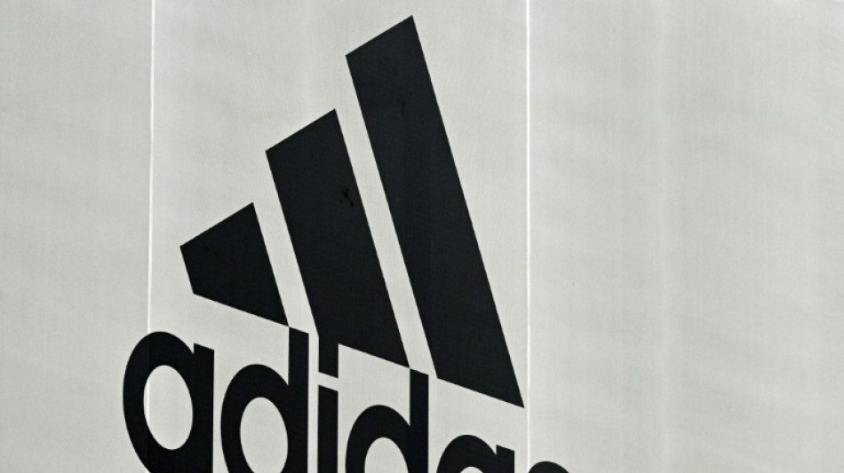 Adidas plomb&eacute; par les restrictions anti-Covid en Chine