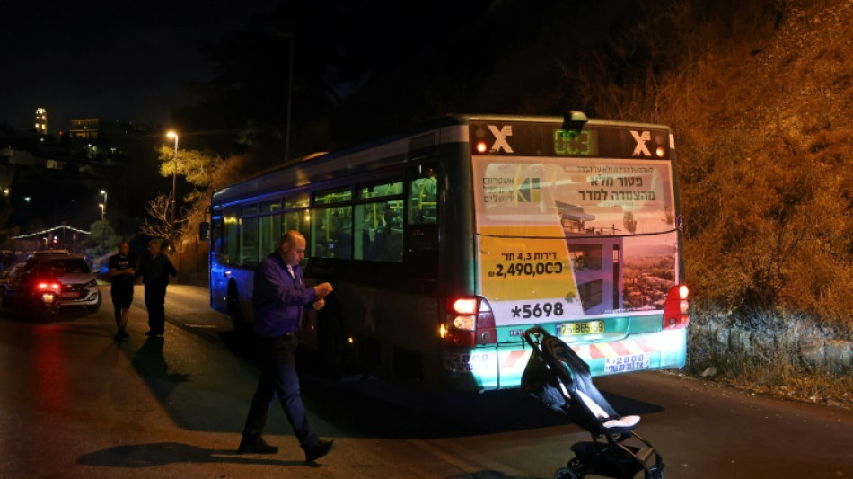 Siete heridos, dos graves, en ataque a un bus en Jerusal&eacute;n
