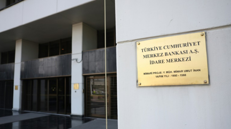 Turquia muda sua pol&iacute;tica monet&aacute;ria e aumenta principal taxa de juros para 15%