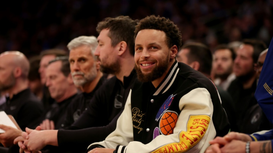 Warriors' Curry back at practice, return from shoulder injury nears