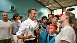A 200 jours des Jeux, Macron appelle les Fran&ccedil;ais &agrave; faire du sport "chaque jour"