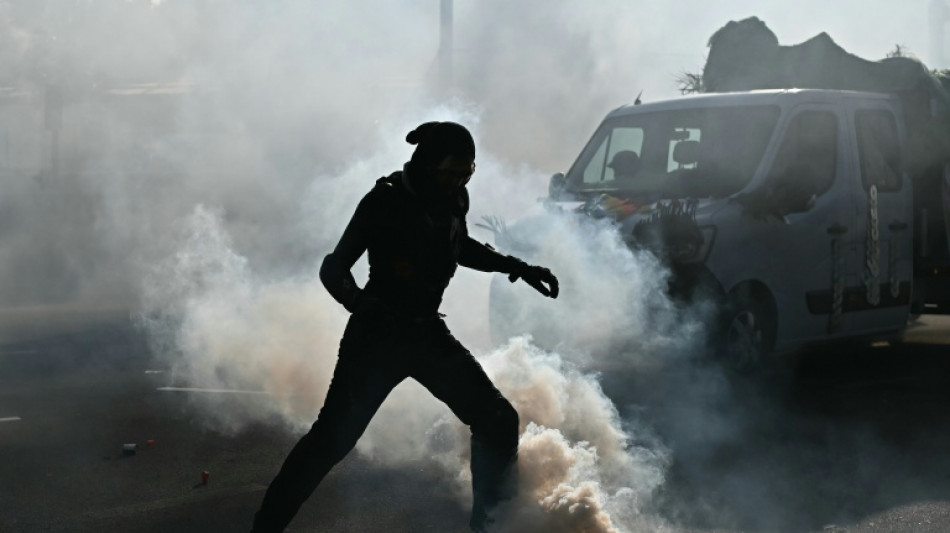 G7 protest turns from carnival to violent stand-off