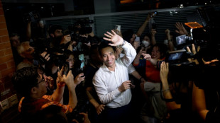 Les Tha&iuml;landais rejettent les militaires au pouvoir, l'opposition en qu&ecirc;te d'une coalition