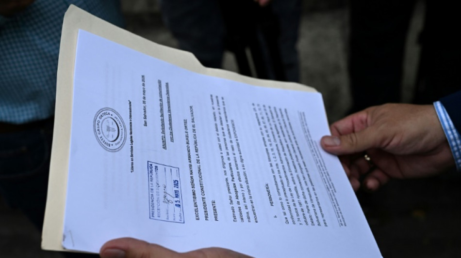 Un juez pide a EEUU que permita a migrantes impugnar su expulsi&oacute;n a El Salvador