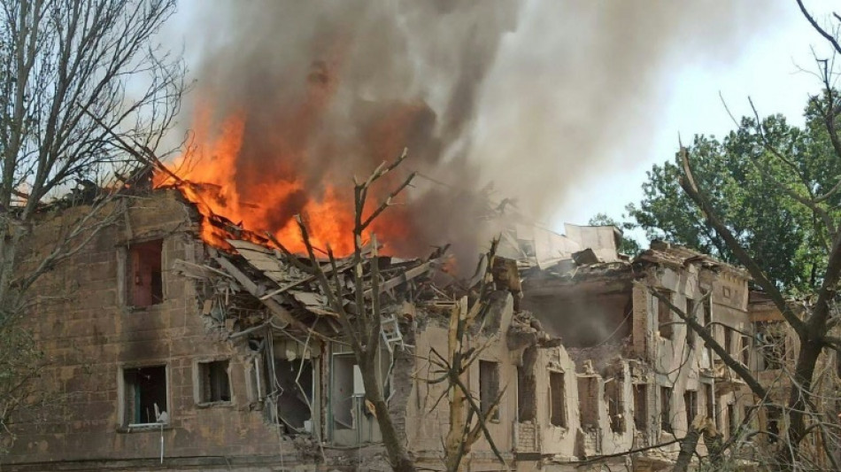 R&uacute;ssia bombardeia cl&iacute;nica na Ucr&acirc;nia e acusa Kiev de ataques na fronteira