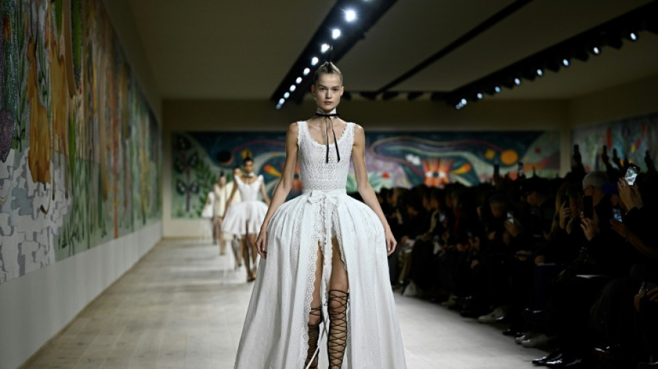 Mudan&ccedil;as art&iacute;sticas, nostalgia e acess&oacute;rios foram destaques da Semana de Moda de Paris