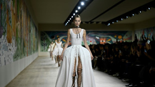 Mudan&ccedil;as art&iacute;sticas, nostalgia e acess&oacute;rios foram destaques da Semana de Moda de Paris