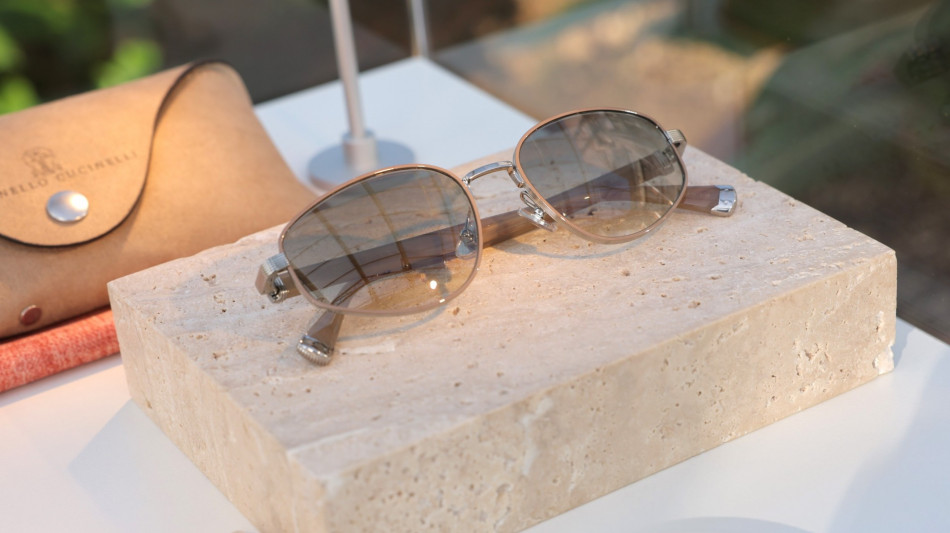 Brunello Cucinelli, eyewear titanio e oro 18k con Luxottica