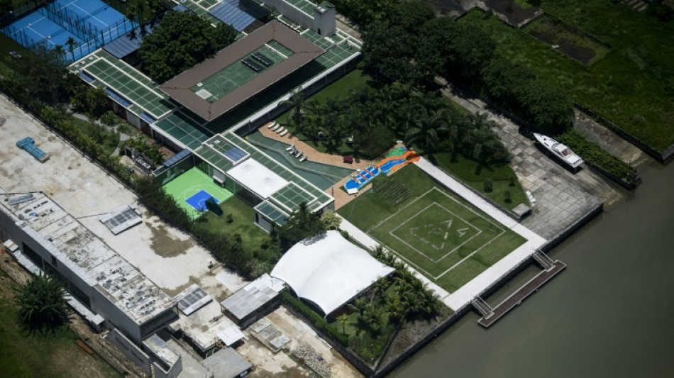 Neymar &eacute; multado em R$ 16 milh&otilde;es por lago artificial em mans&atilde;o