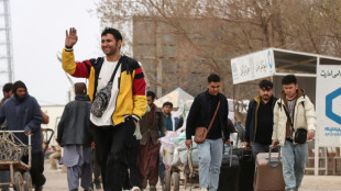 Afghans escape from Iranian cities to get home