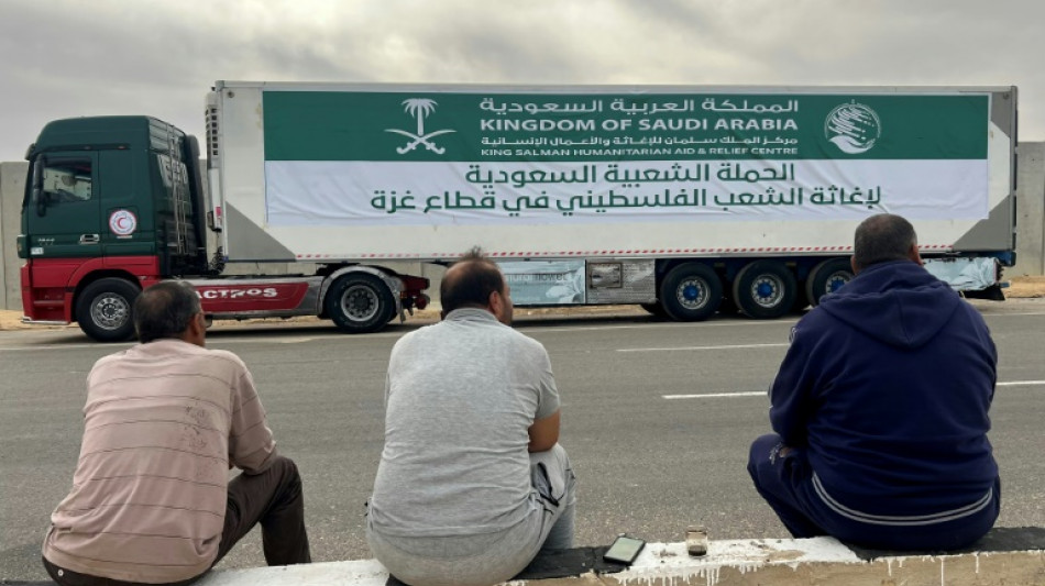 Les chauffeurs de camions d'aide comptent sur la tr&ecirc;ve pour enfin acc&eacute;der &agrave; Gaza