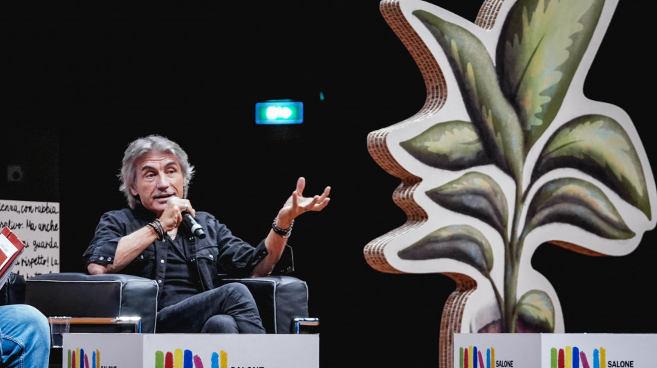 Ligabue, 'suonare alla Reggia di Caserta un privilegio'