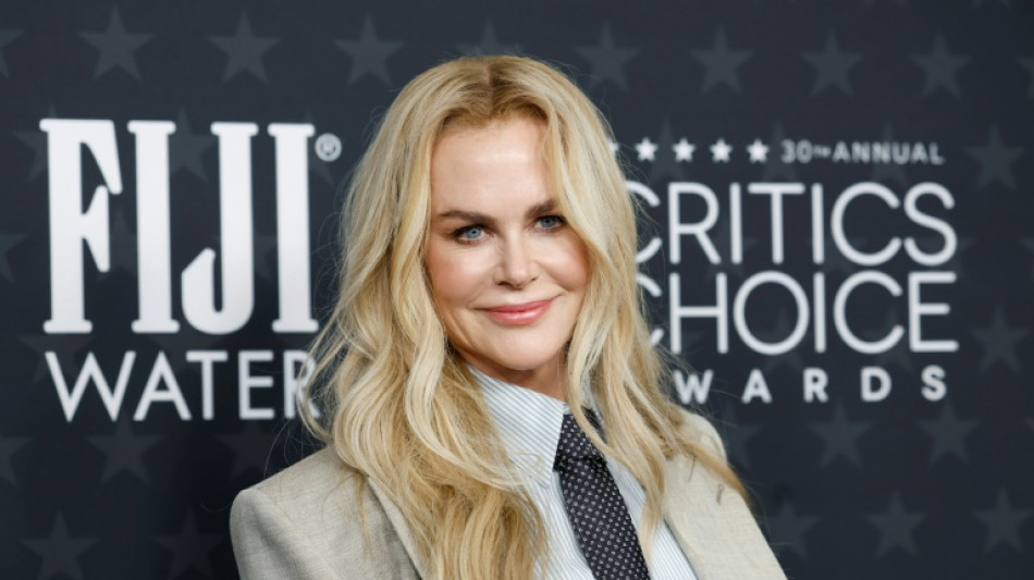 La corbata, el accesorio masculino que se cuela en la moda femenina