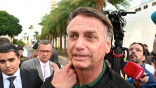 La polic&iacute;a interroga a Bolsonaro en un caso contra su hijo, en v&iacute;speras de declarar por golpismo