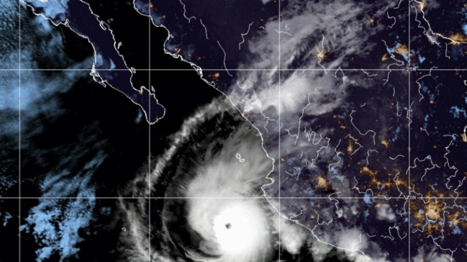 Orlene se convierte en hurac&aacute;n de categor&iacute;a 4 frente a las costas mexicanas del Pac&iacute;fico