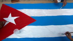 Rescatan a cuatro migrantes cubanos moribundos tras naufragar en el Golfo de M&eacute;xico