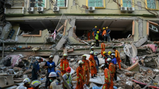 Se diluye la esperanza de hallar sobrevivientes a tres d&iacute;as del terremoto en Birmania