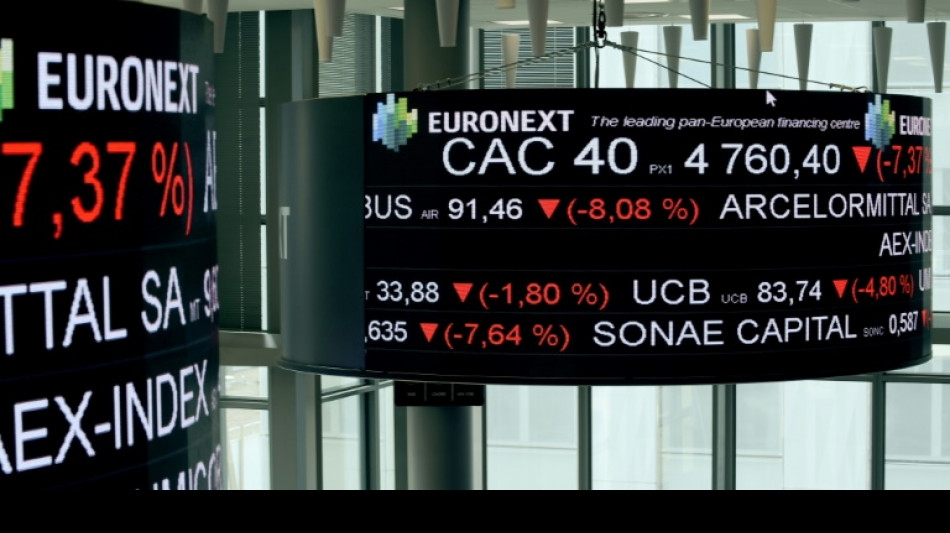 Stable, la Bourse de Paris prend le temps de dig&eacute;rer des indicateurs