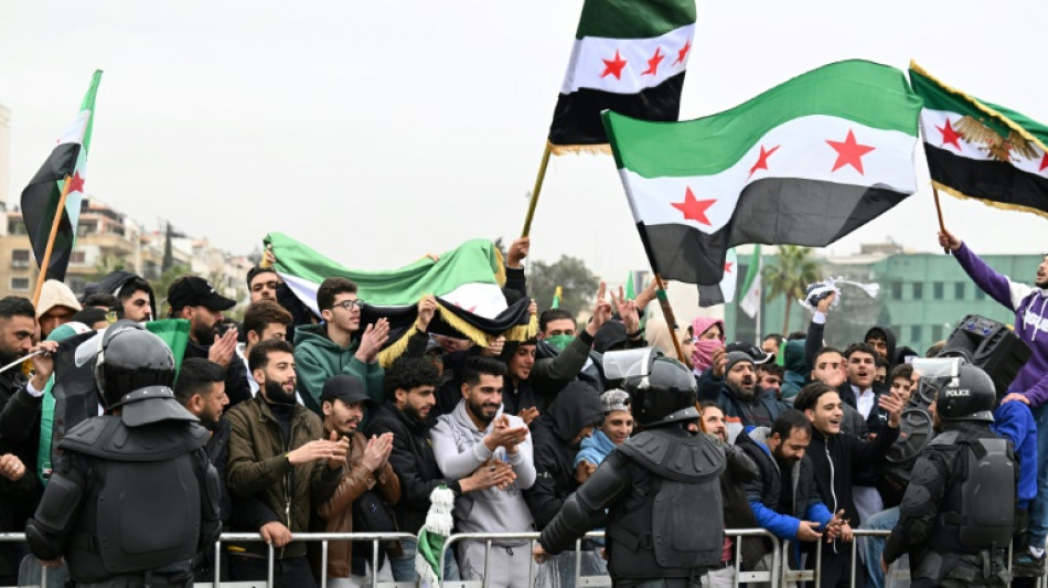 Un an après la chute d'Assad, appel à l'unité dans une Syrie meurtrie