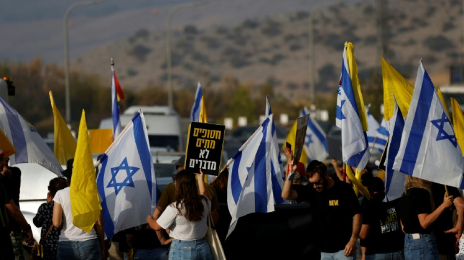 Manifestantes em Israel pedem acordo sobre reféns antes de reunião de gabinete