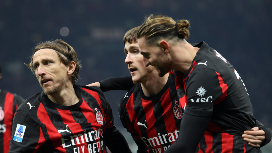 Il Milan batte una bella Lazio ed é primo per una notte