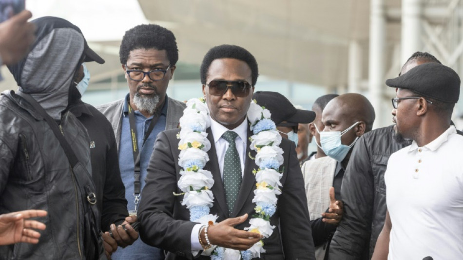 El l&iacute;der opositor de Mozambique vuelve del exilio para negociar sobre las cuestionadas elecciones