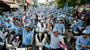 Cambodge: &eacute;lections sans suspense dimanche, passation en vue entre Hun Sen et son fils