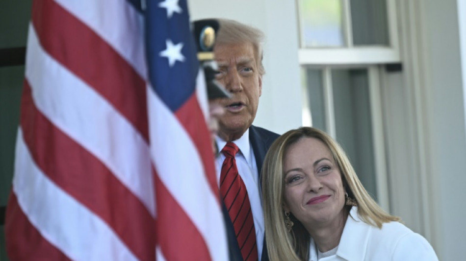 Trump está "100%" seguro de alcanzar acuerdo sobre aranceles con la UE